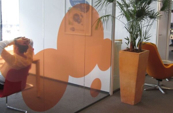 raamsticker translucent
